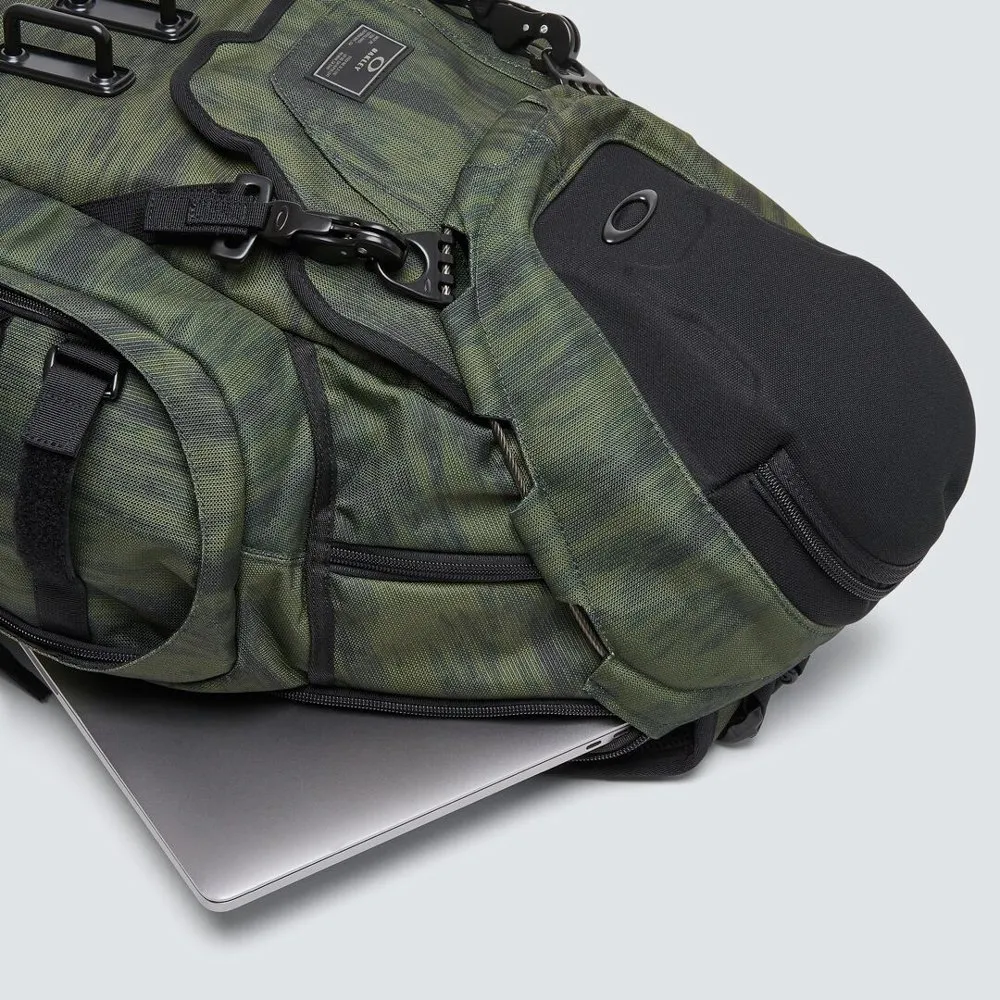 Oakley Kitchen Sink Backpack 34L 4 Oakley Kitchen Sink Backpack 34L - Image 4